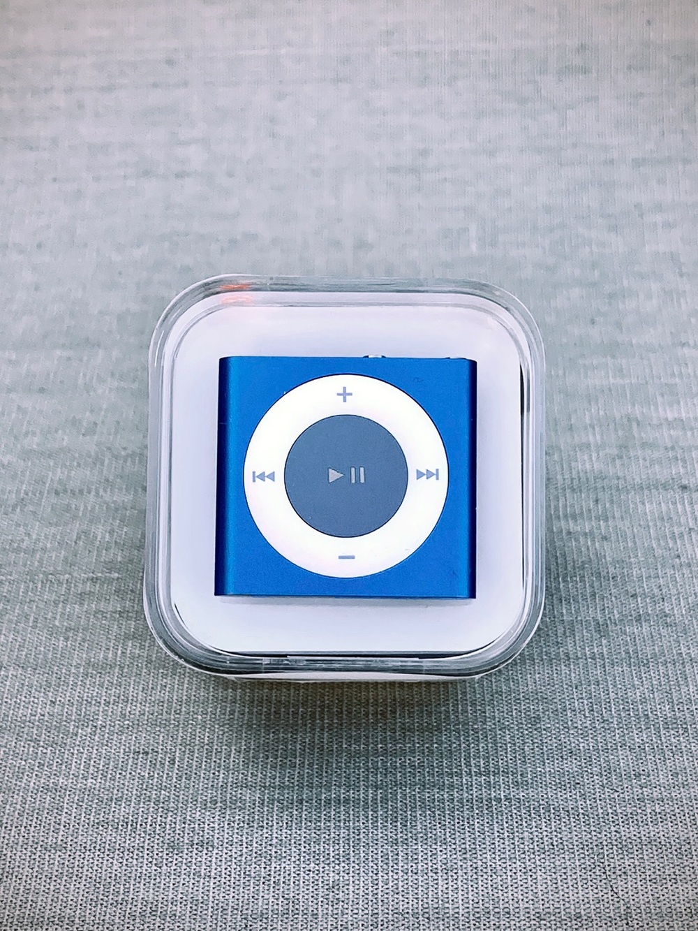 Apple iPod Shuffle 2GB 4th Generation Blue
